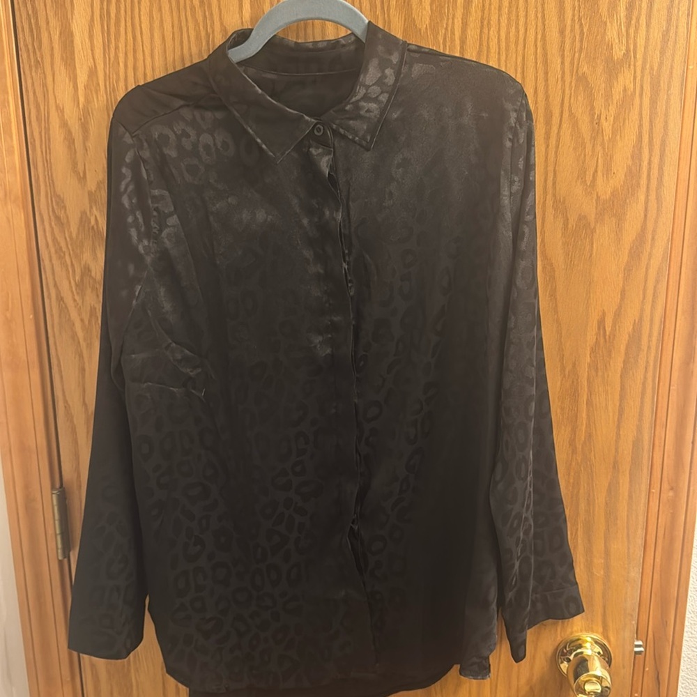 Black leopard long sleeve button down size large